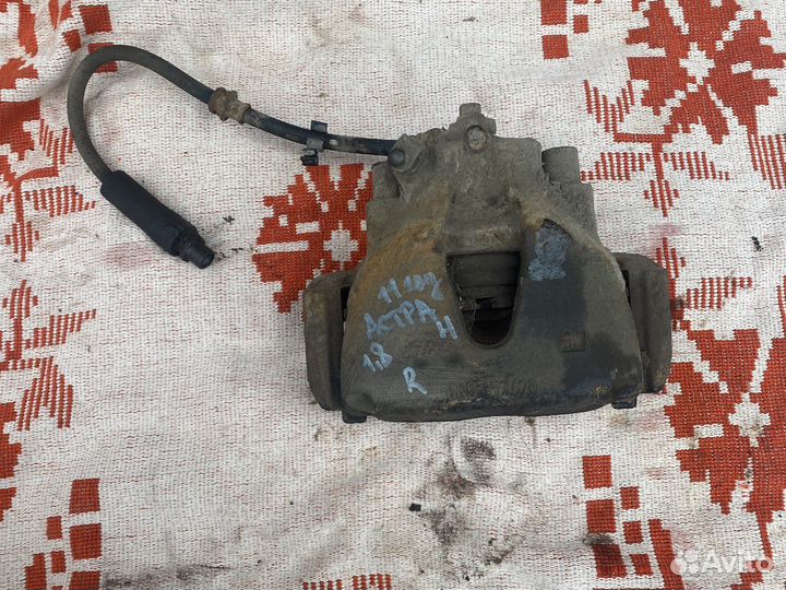 Opel astra h суппорт передний правый