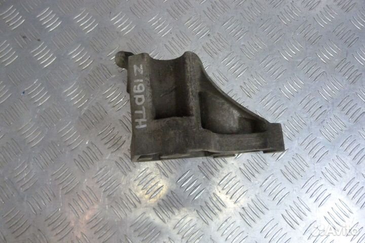 Кронштейн двигателя Opel Astra H Vectra C Z19DTH