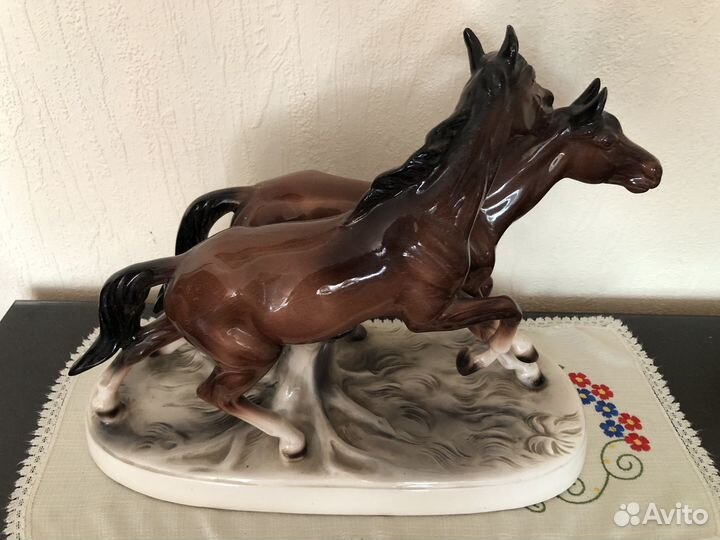 Статуэтка Бегущие лошади