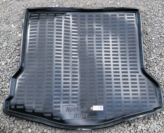 Ковер в багажник на Ford Focus 3