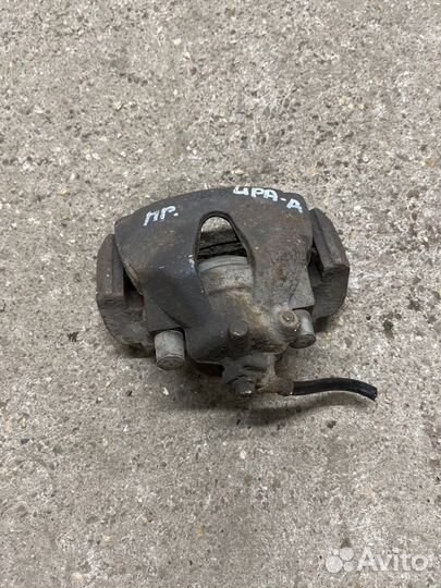 Суппорт передний правый Opel Zafira