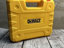 Новый шуруповерт DeWalt