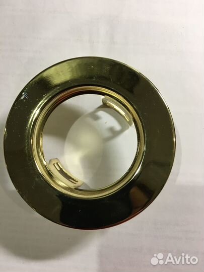 Потолочные светильники и галогеновые лампочки