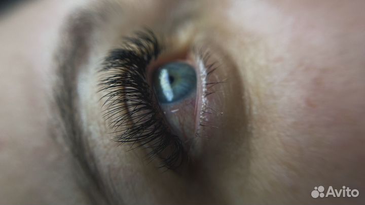 Начинающий мастер по наращиванию ресниц