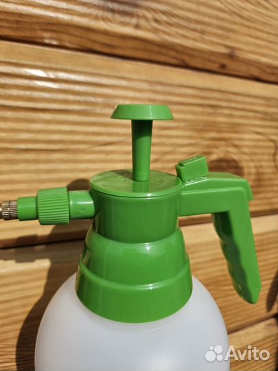 Опрыскиватель садовый помповый 3 литра