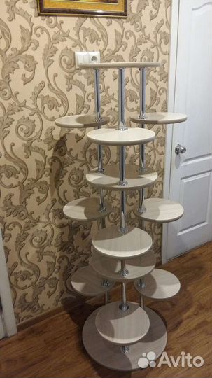 Подставка под цветы на колесах