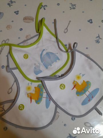 Нагрудники (слюнявчики) новые 3 штуки