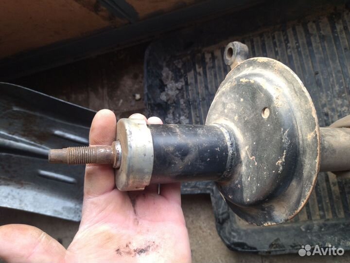 Стойка передняя