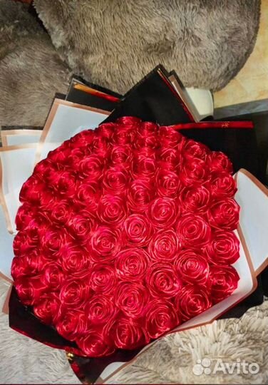 Розы из атласных лент