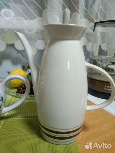 Чайники, кофейник и сахарница