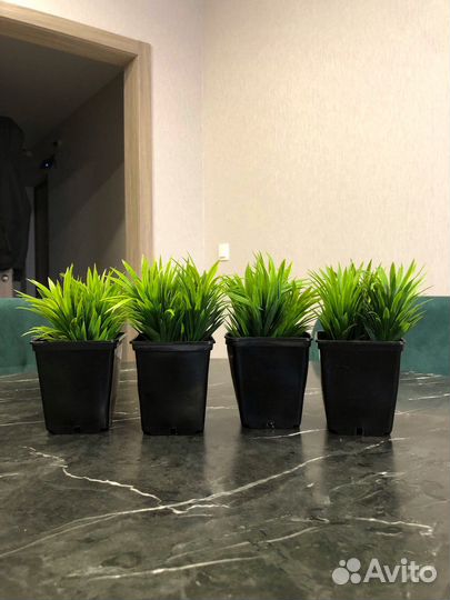 Искусственные цветы в горшках