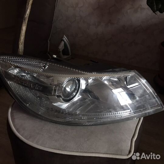 Фара ксенон правая skoda octavia a5