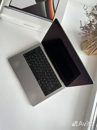 Apple MacBook Pro 13 2017 / куплен в 2018 году