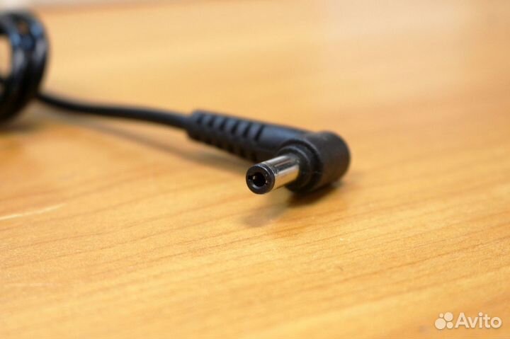 Автомобильное З/У для ноутбука