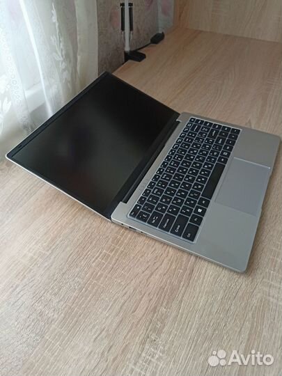 Ноутбук, ультрабук 14.1FHD+IPS,Intel 4 ядра,8/256