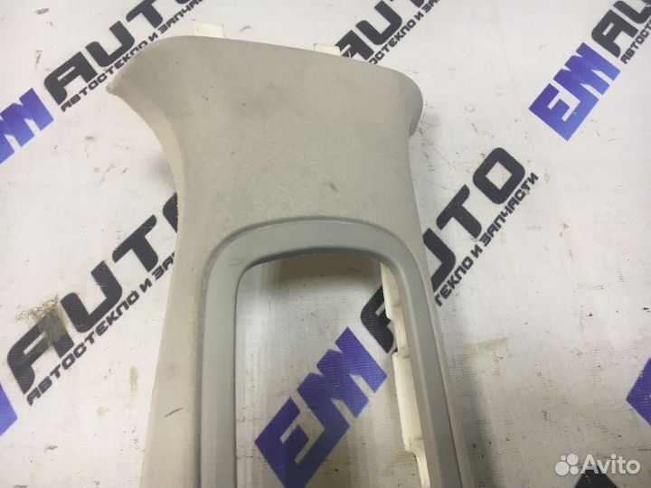 Накладка центральной стойки правая Рено Меган 2