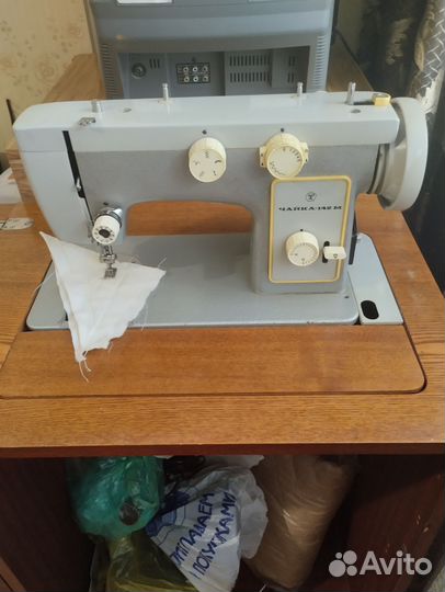 Швейная машина Чайка 142
