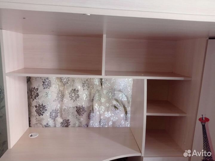 Кровать чердак со столом и шкафом