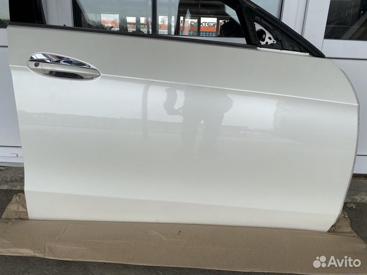 Передняя правая дверь Mercedes Benz w212 белая