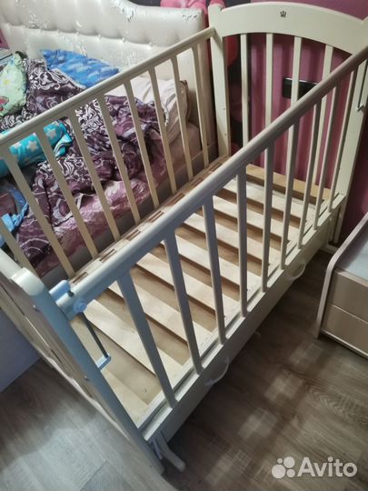 Детская кроватка с поперечным маятником