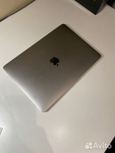 Macbook pro 13 2017 A1708 8/256gb