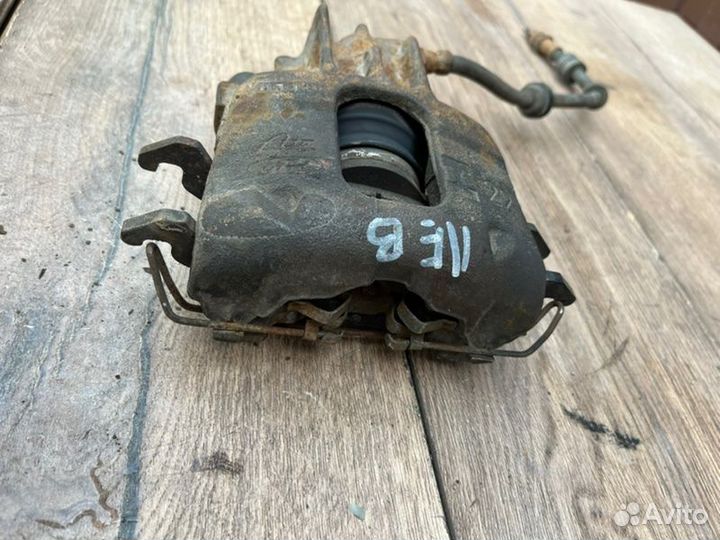 Тормозной суппорт передний левый Ford Focus 1