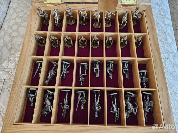 Подарочный набор шахмат с оловянными солдатиками
