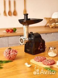 Новая мясорубка Scarlett с шинковками