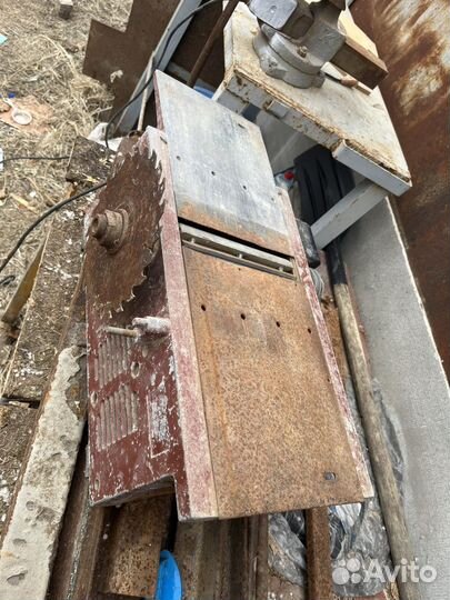 Фугрвальный станок с цыркуляркой