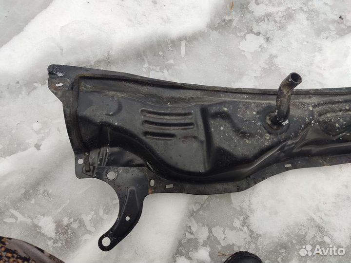 Водослив на Toyota Camry 40