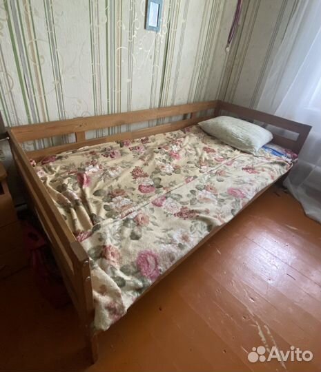 Кровать полуторная
