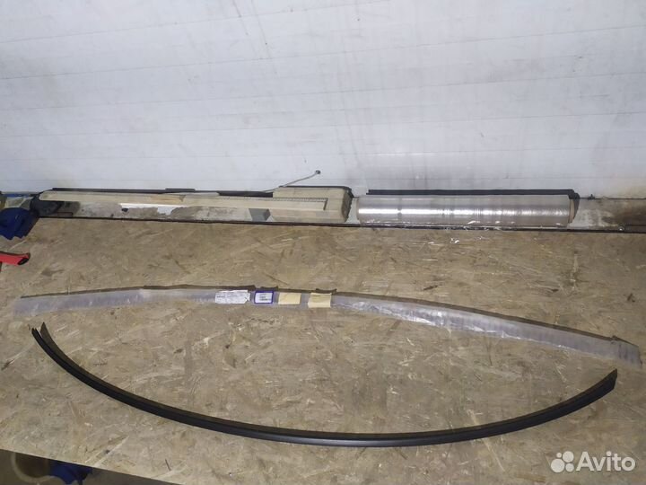 Молдинг лобового стекла volvo S60 2010