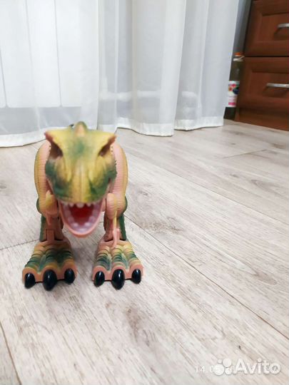 Динозавр на батарейках