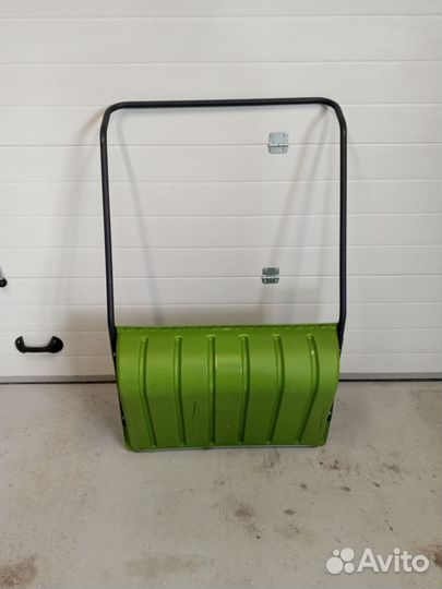 Скрепер для уборки снега 75x55 см пластик б/у