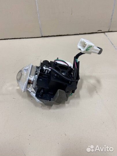 Линза правой фары LED Toyota RAV4