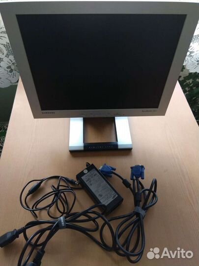 Монитор Samsung SyncMaster 152s + набор кабелей