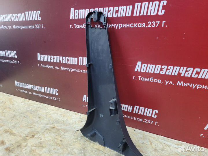 Обшивка средней стойки правая Renault Logan