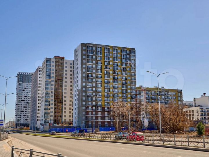 2-к. квартира, 52 м², 8/17 эт.