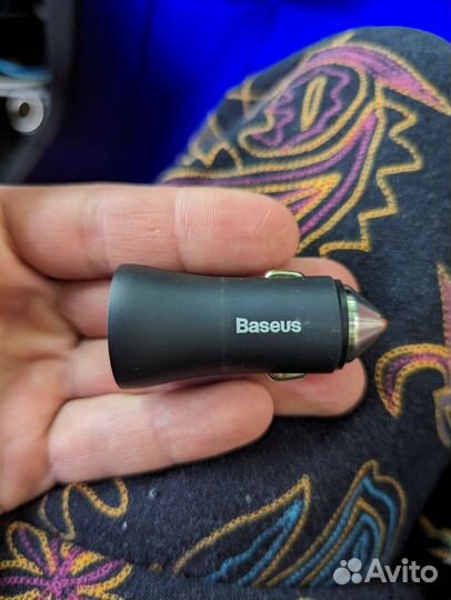 Автомобильное зарядное устройство