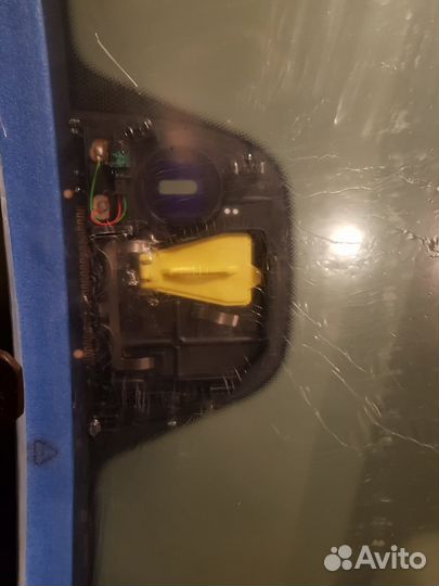 Лобовое оригинальное стекло на Мерседес С-класса