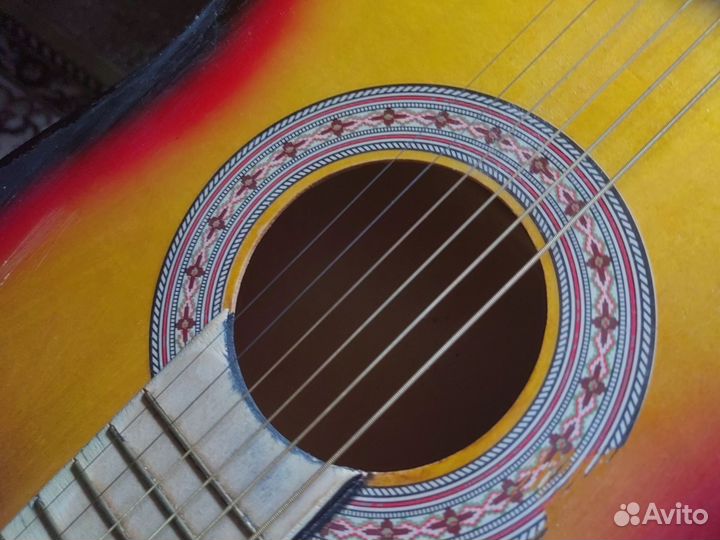 Акустическая гитара