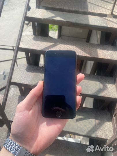 iPhone SE (2020), 64 ГБ
