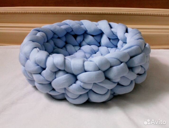 Лежанка (лукошко) из гигантской пряжи для кошек