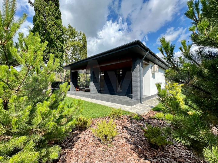 Дом 180 м² на участке 5,5 сот.