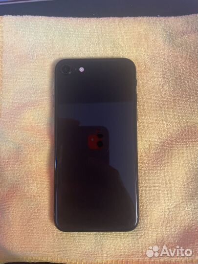 iPhone SE, 64 ГБ