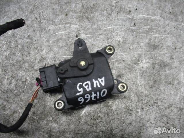 Моторчик заслонки печки Audi A4 B5 1998 8D1820511B