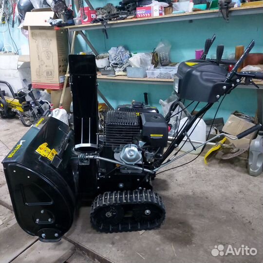 Снегоуборщик бензиновый гусеничный