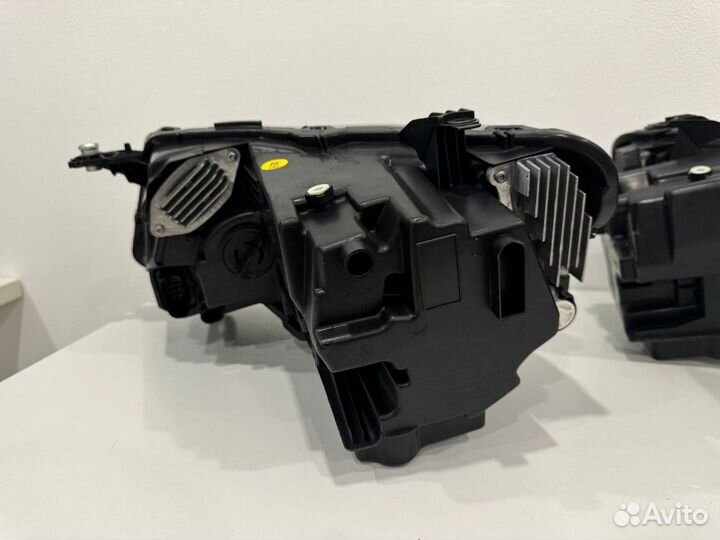 Фара Geely Atlas