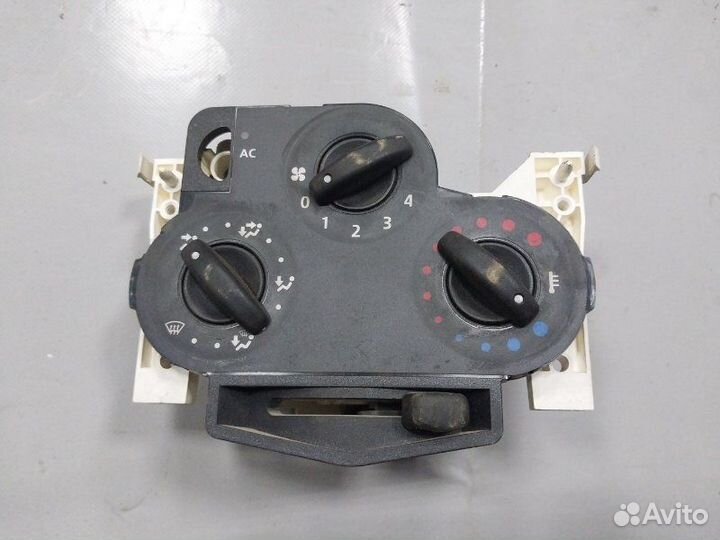 Блок управления отопителем Renault Logan седан