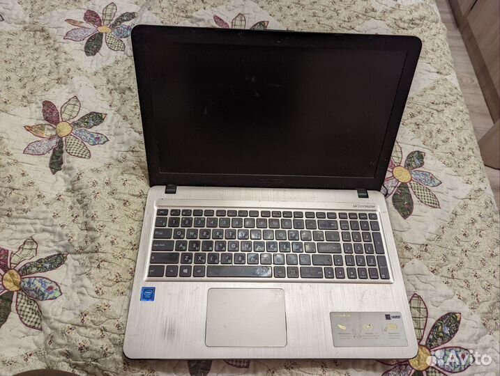 Ноутбук asus